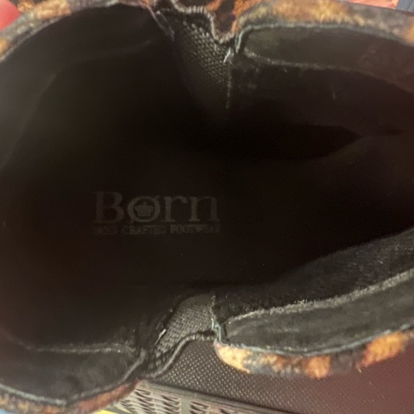 Born- Beautiful & Sleek Leopard Print Booties NWT 8.5 - Picture 11 of 12